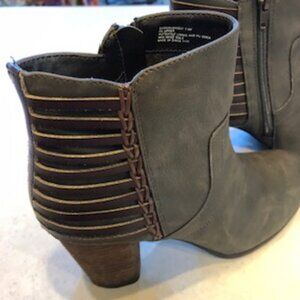 Madden Girl Dusk Ankle Boots Multi Strap Sturdy 3-inch Heel Zip Round Toe 7.5 M